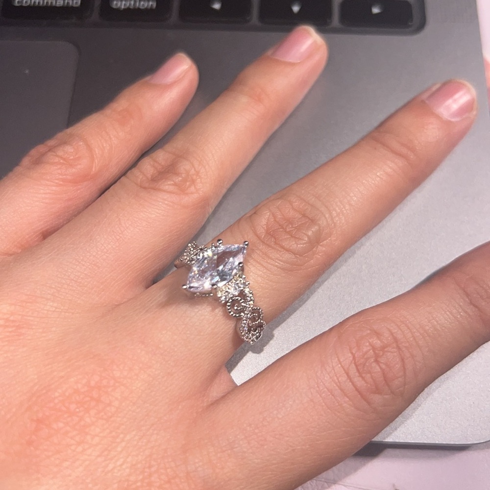 Elegant white gold plated ring with CZ
